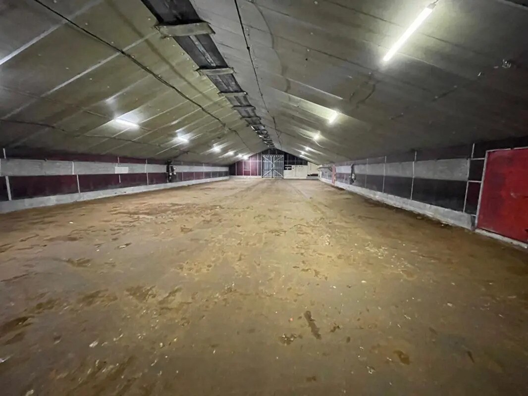 Industrial in Milizac-Guipronvel for lease Building Photo- Image 1 of 6