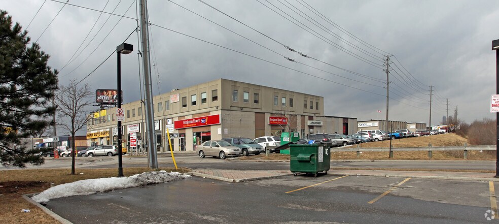 2500 Lawrence Ave E, Toronto, ON for lease - Building Photo - Image 2 of 7