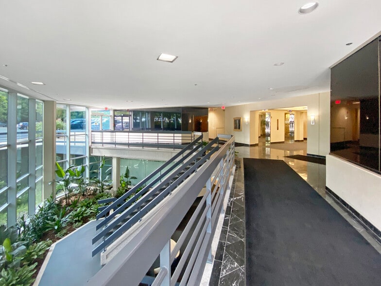 1801 Robert Fulton Dr, Reston, VA for lease - Lobby - Image 3 of 3