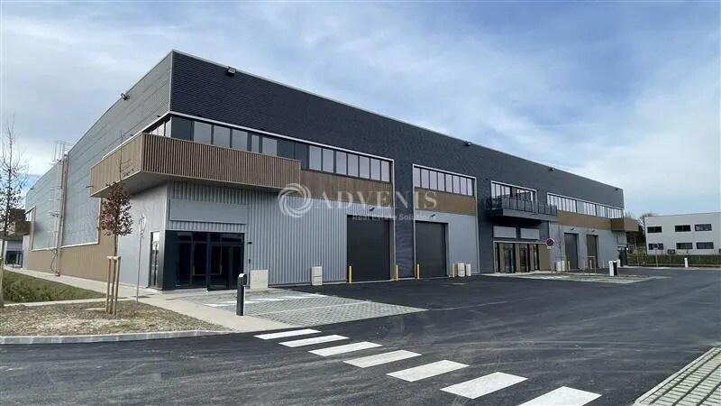 Flex in Chalifert for lease - Building Photo - Image 1 of 10