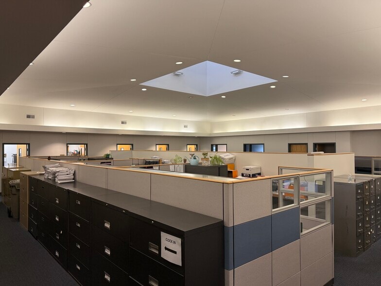 7142 Nightingale Dr, Holland, OH for sale - Interior Photo - Image 2 of 11