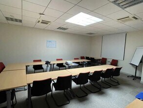 Office in Lacroix-Saint-Ouen for lease Interior Photo- Image 1 of 12