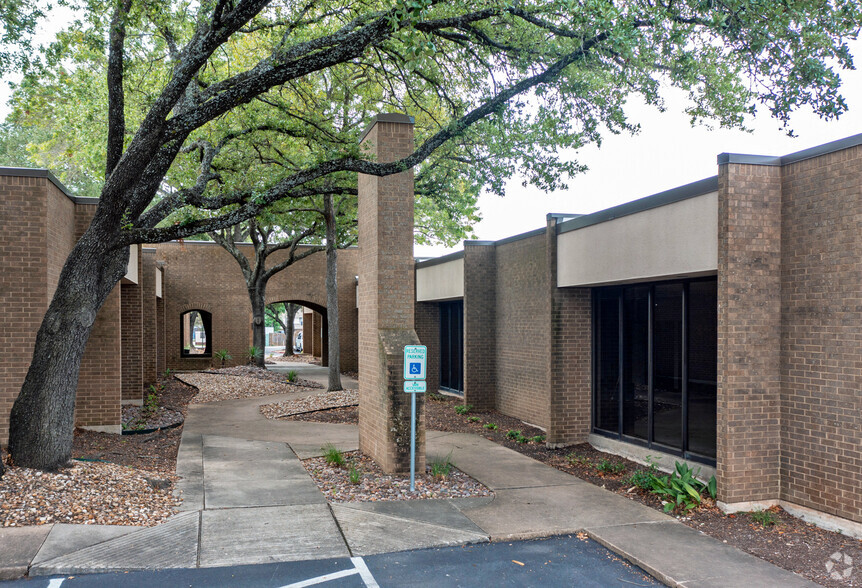 8900 Shoal Creek Blvd, Austin, TX for lease - Building Photo - Image 3 of 6