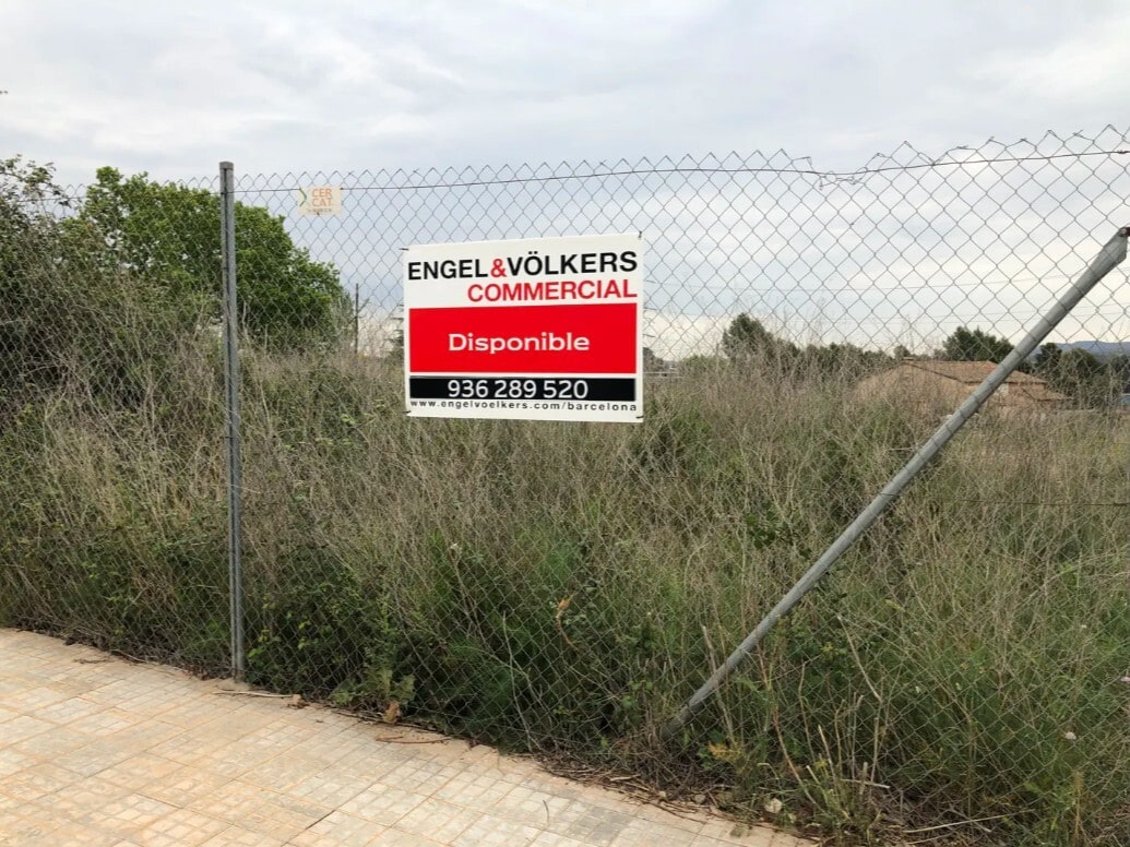 Land in Santa Perpètua de Mogoda, Barcelona for lease Building Photo- Image 1 of 2