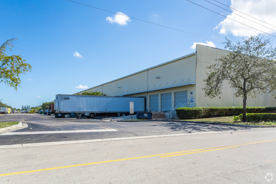 10811-11199 NW 122nd St, Medley, FL for lease - Building Photo - Image 3 of 12