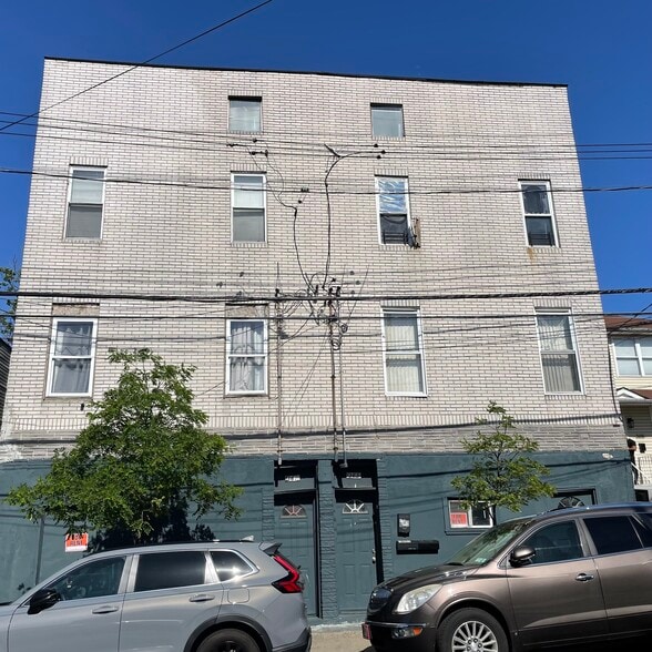 363 Broadway, Staten Island, NY for sale - Primary Photo - Image 1 of 8