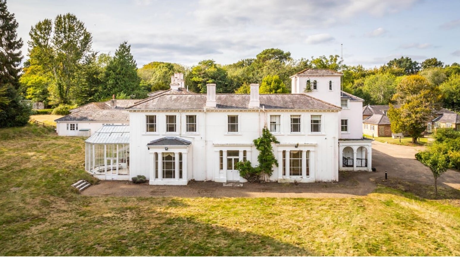 Dunford Holw, Midhurst for sale Primary Photo- Image 1 of 1