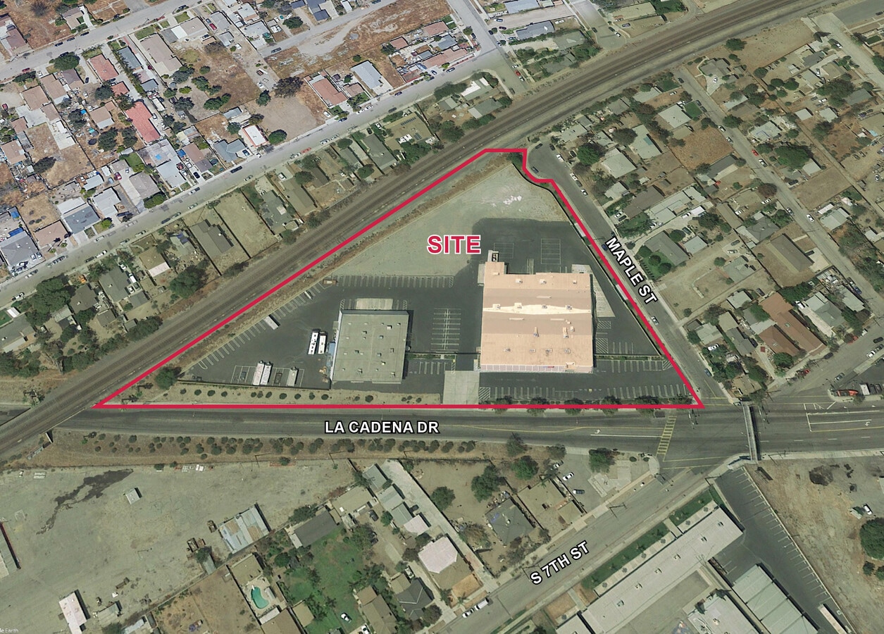 725 S La Cadena Dr, Colton, CA 92324