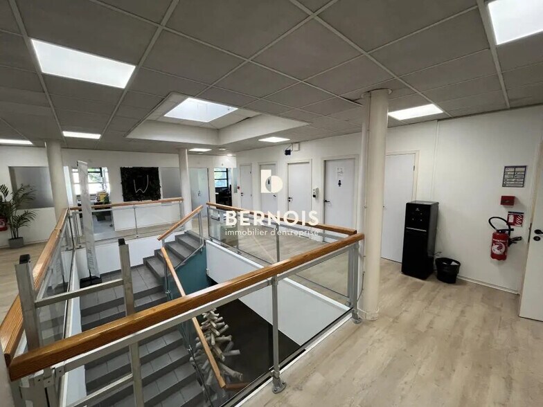 Office in La Seyne-sur-Mer for sale - Building Photo - Image 2 of 5