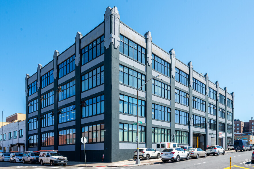 38-09 43rd Ave, Long Island City, NY for lease - Primary Photo - Image 2 of 6