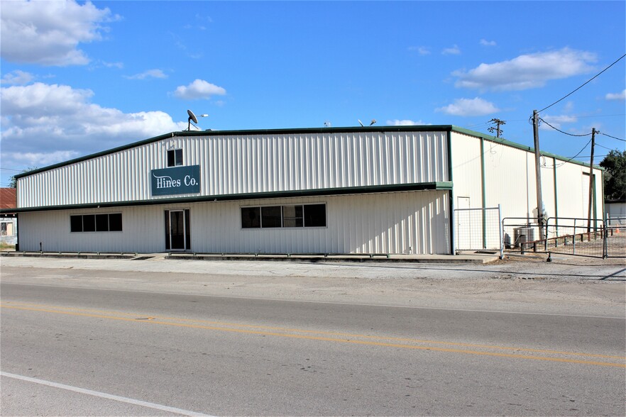 201 Houston St, George West, TX for lease - Primary Photo - Image 1 of 18