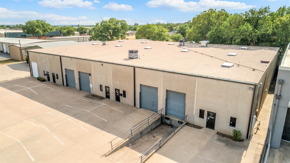 2321 Solona St, Haltom City, TX for lease - Building Photo - Image 2 of 7