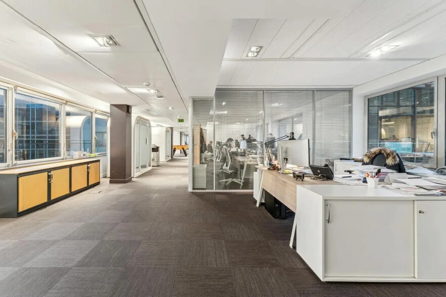 27 Rue De Berri, Paris for lease - Building Photo - Image 1 of 30