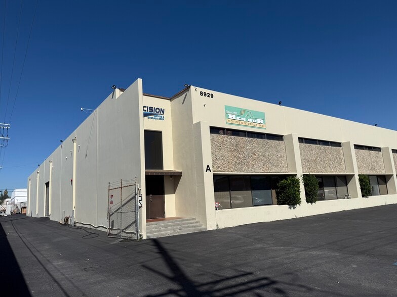 8929 Oso Ave, Chatsworth, CA for lease - Building Photo - Image 2 of 19