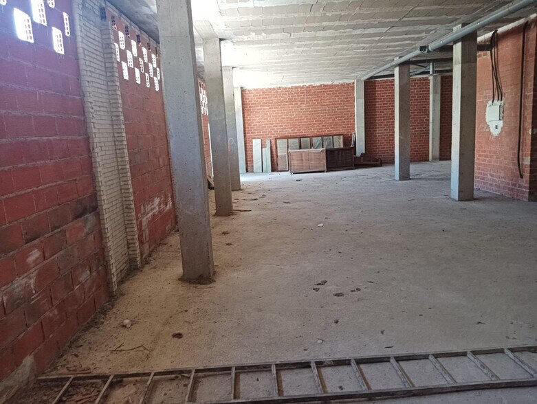 Retail in Cáceres for lease - Building Photo - Image 2 of 6
