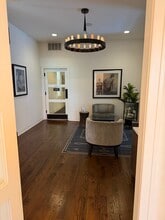 3337 N Southport Ave, Chicago, IL for lease Interior Photo- Image 1 of 7