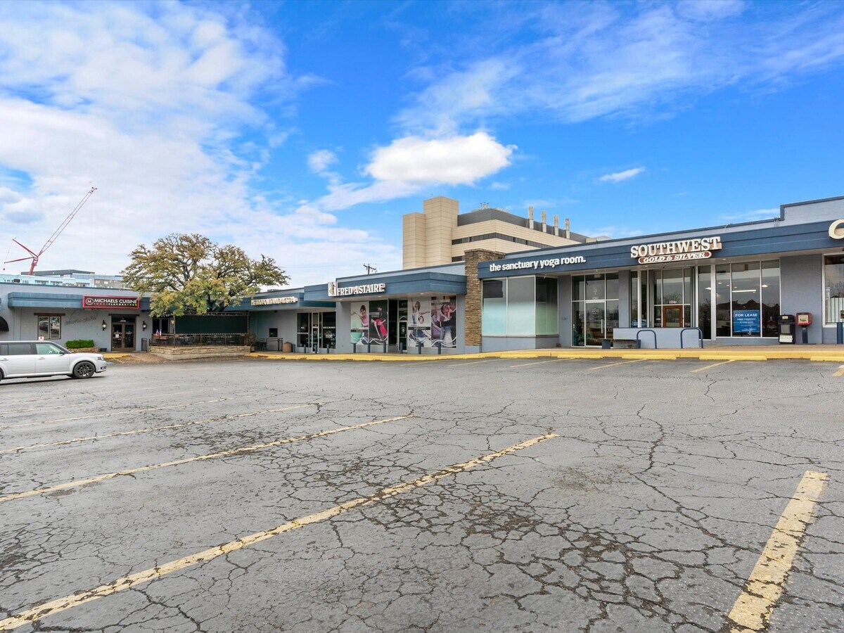 34093437 W 7th St, Fort Worth, TX 76107 Chicotsky's Center