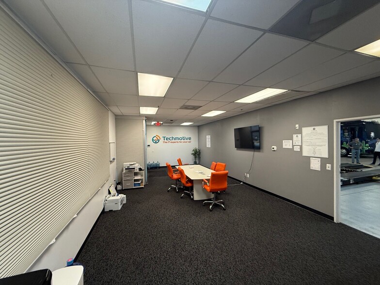 180 Cassia Way, Henderson, NV for lease - Interior Photo - Image 3 of 8