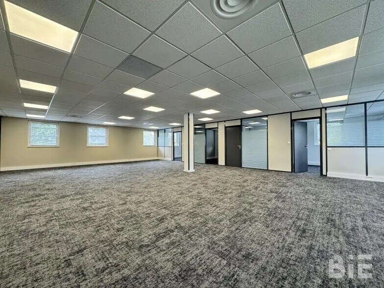 Office in Mérignac for lease - Interior Photo - Image 1 of 6