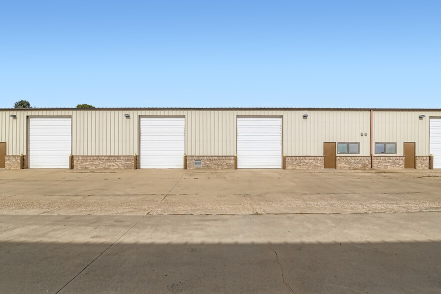 720 N 9th Ave, Brighton, CO for lease - Primary Photo - Image 1 of 6