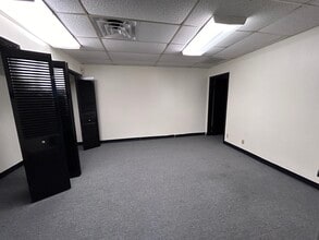 142 W Rhapsody Dr, San Antonio, TX for lease Interior Photo- Image 2 of 3