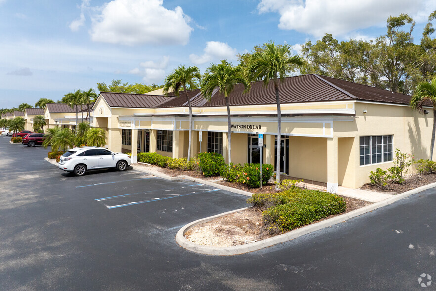 9400-9420 Gladiolus Dr, Fort Myers, FL for lease - Building Photo - Image 1 of 5