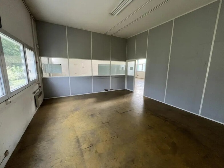 Industrial in Trappes for lease - Interior Photo - Image 3 of 9