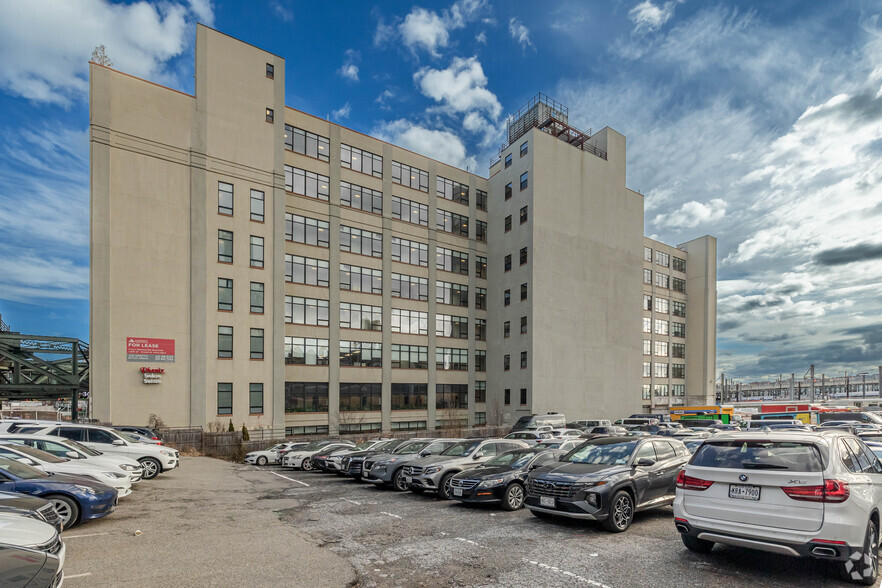 30-30 Northern Blvd, Long Island City, NY for lease - Building Photo - Image 3 of 5