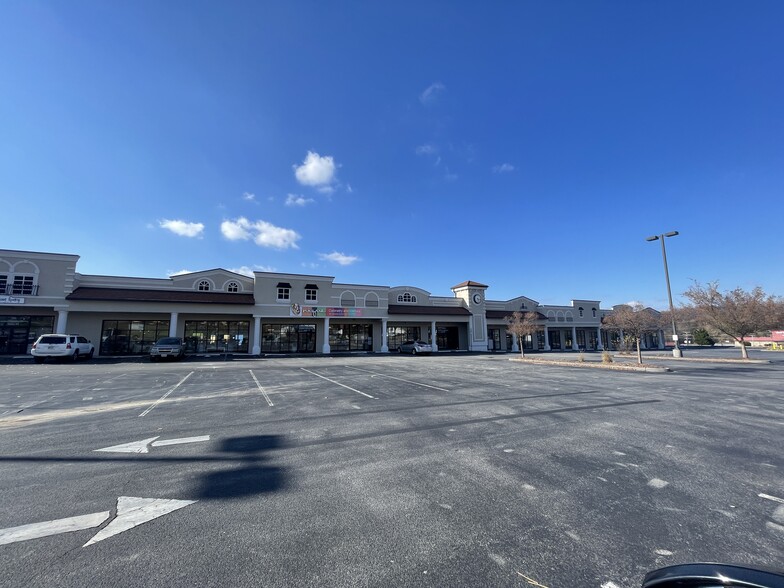 100 Linden Square Dr, Bristol, VA for lease - Building Photo - Image 1 of 11