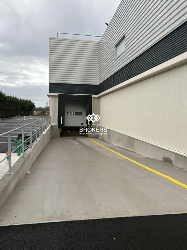 Industrial in Saint-Aignan-Grandlieu for lease Building Photo- Image 1 of 2