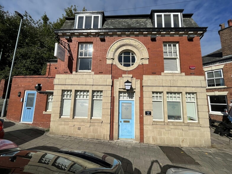 70 Waters Green, Macclesfield for sale - Building Photo - Image 1 of 27