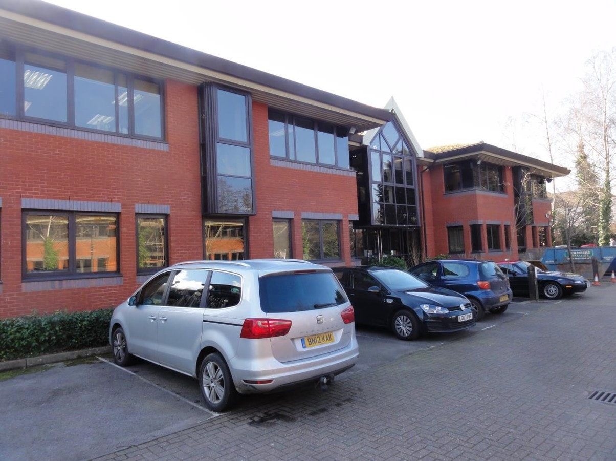 Catteshall Ln, Godalming, SRY GU7 1XE