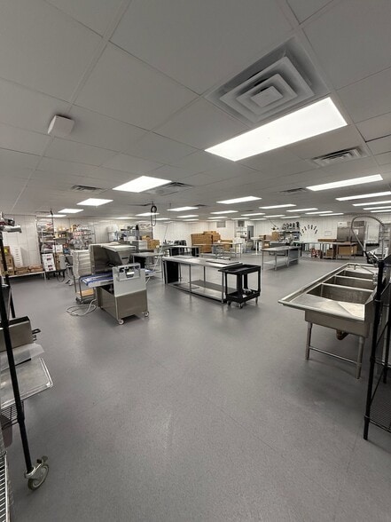 117 Austin St, Garland, TX for sale - Interior Photo - Image 3 of 13