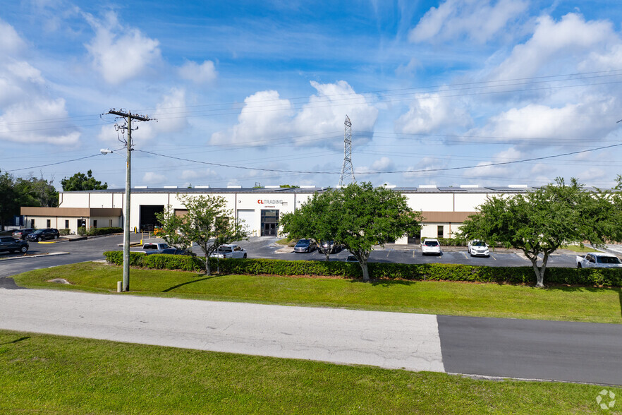 7704 Industrial Ln, Tampa, FL for lease - Building Photo - Image 2 of 7