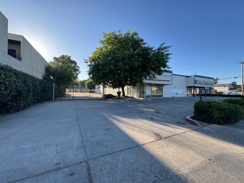 1004 Mchenry Ave, Modesto, CA for lease - Building Photo - Image 2 of 18