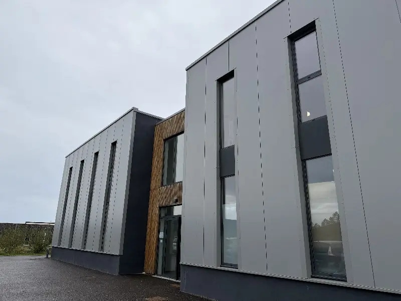 Flex in Martillac for lease Building Photo- Image 1 of 6