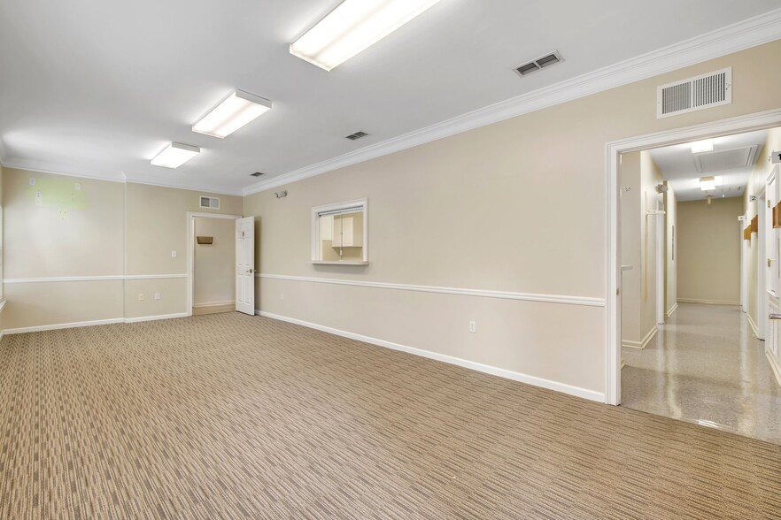 2888 Mahan Dr, Tallahassee, FL for lease - Interior Photo - Image 2 of 24