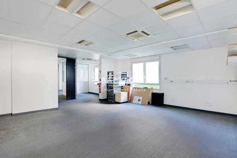 Office in Montrouge for lease - Building Photo - Image 3 of 12
