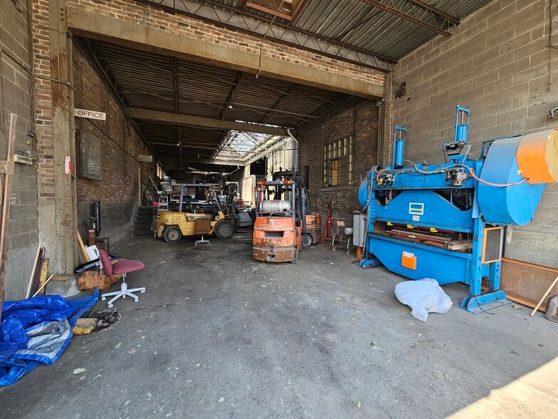 4445 Kings Run Dr, Cincinnati, OH for sale - Building Photo - Image 2 of 10