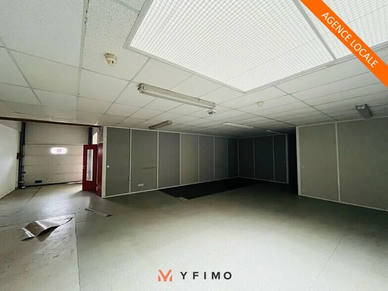 Flex in Trappes for lease - Interior Photo - Image 1 of 4