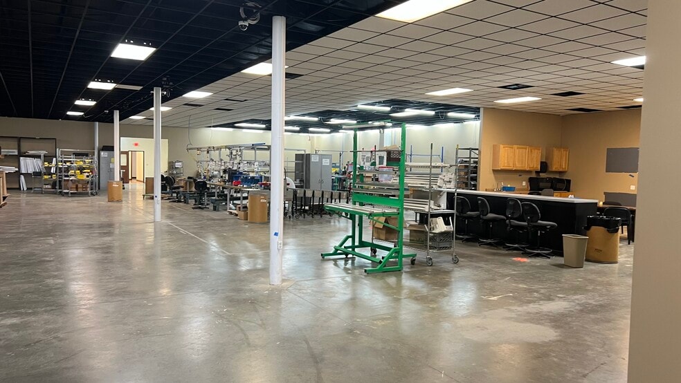 2390 W Main St, Greenfield, IN for lease - Interior Photo - Image 3 of 21