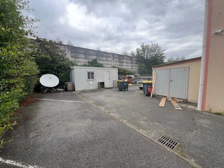 12 Rue Jean-Baptiste Huet, Jouy-en-Josas for sale - Building Photo - Image 3 of 12