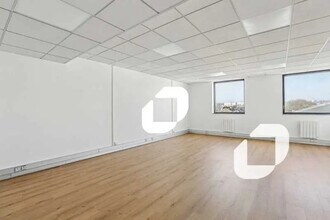 51-55 Rue Hoche, Ivry-sur-Seine for lease Interior Photo- Image 1 of 2