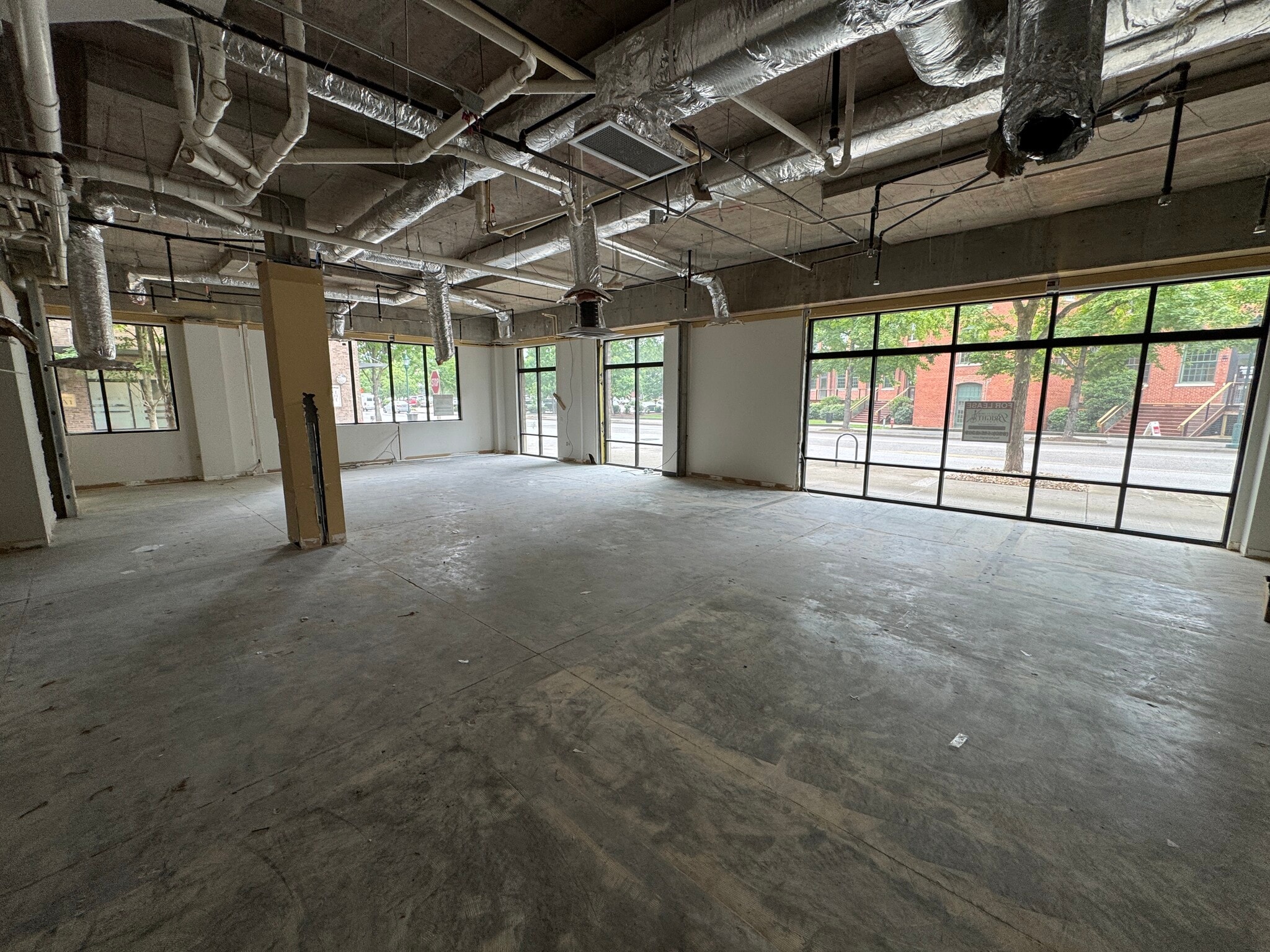 200 Manufacturers Rd, Chattanooga, TN for lease Building Photo- Image 1 of 3