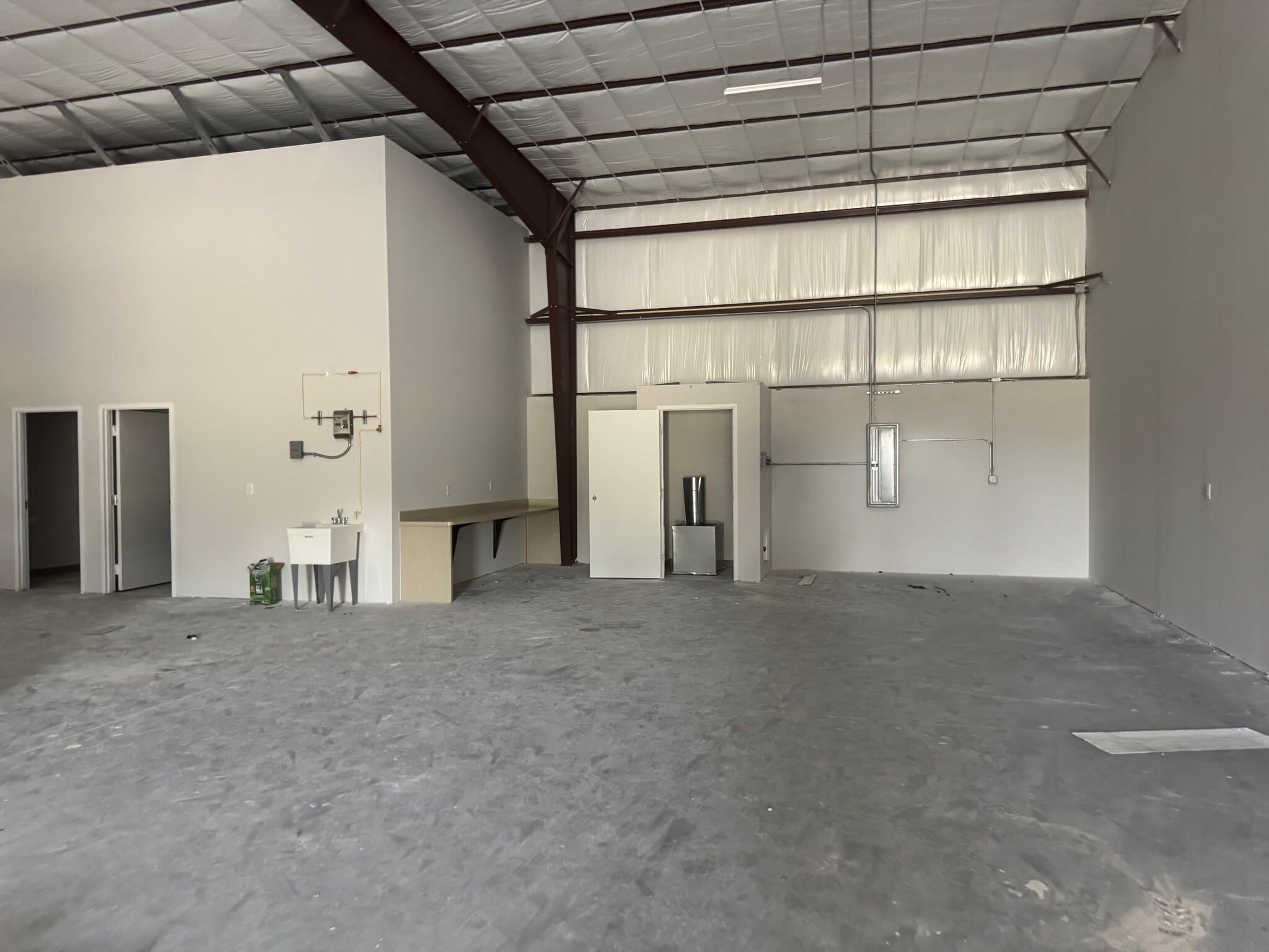 1540 Bend dr, Tarpon Springs, FL for lease Interior Photo- Image 1 of 2