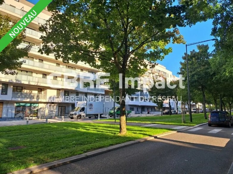 Retail in Dijon for lease - Building Photo - Image 1 of 11