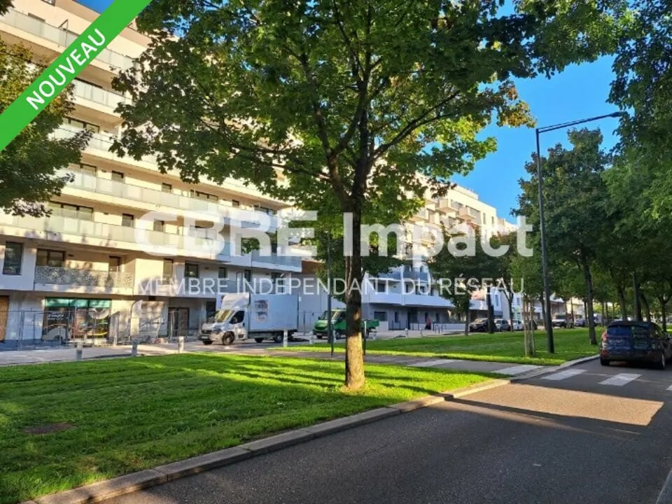 Retail in Dijon for lease Building Photo- Image 1 of 12