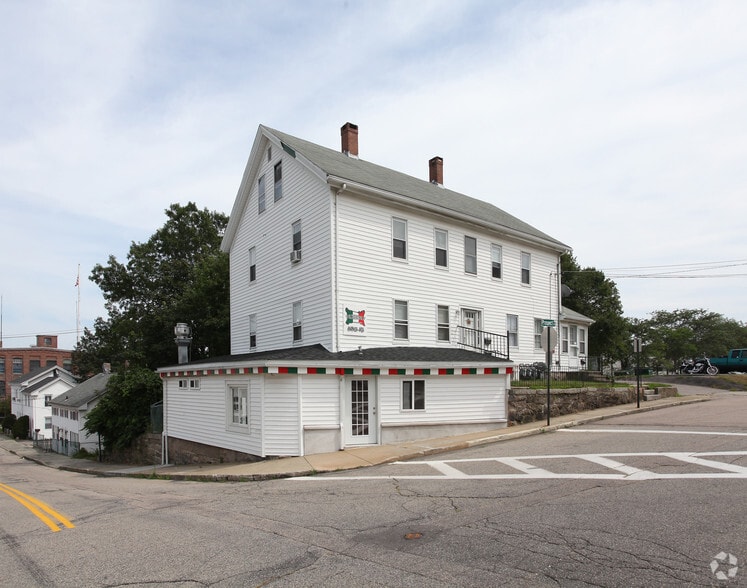 2 Prospect St, Pawcatuck, CT 06379