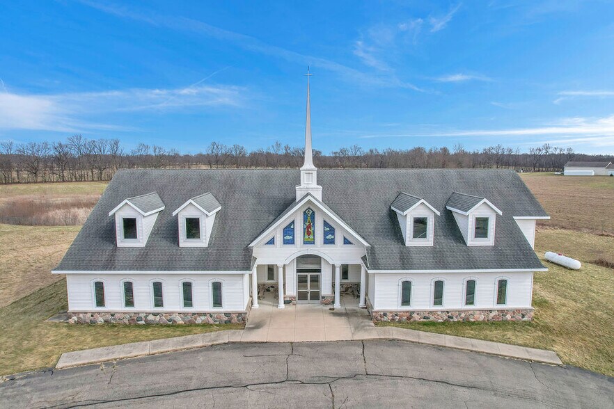 9537 S Clinton Trl, Eaton Rapids, MI for sale - Primary Photo - Image 1 of 1