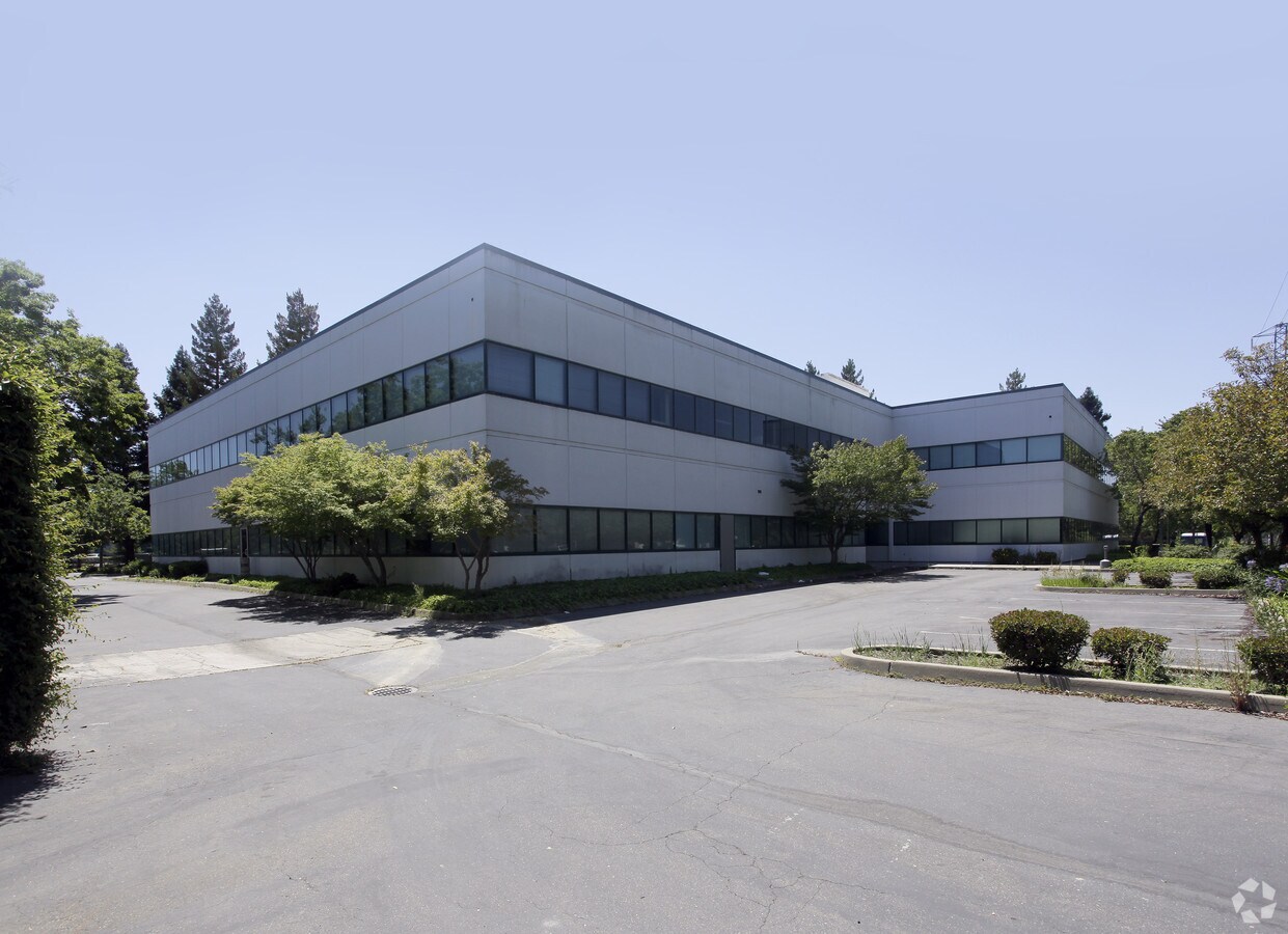 2590 Venture Oaks Way, Sacramento, CA 95833